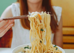 娱乐吃瓜酱吃面条视频大全,娱乐吃瓜酱带你领略面条美食盛宴